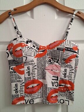 Liz & Sara Magazine Print Crop Top XS